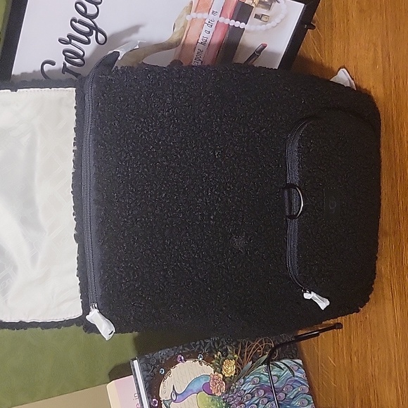 UGG Black Sherpa Inara Backpack - Picture 4 of 7